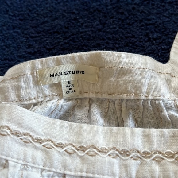 Size small crème and tan top/blouse. Cute sleeves, nice light cotton blend. - Picture 2 of 4